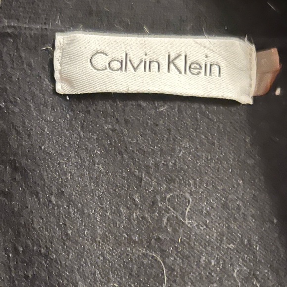 Ladies- Short Sweater - Medium - Calvin Klein -      Color: Black - Picture 2 of 3